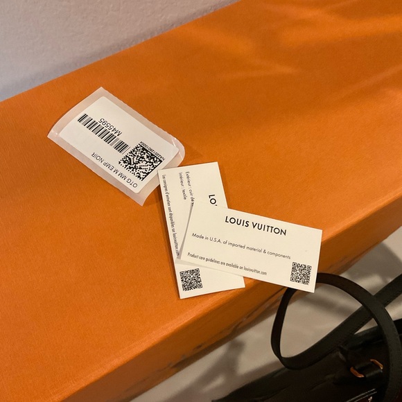 Louis Vuitton M45595
Onthego MM black handbag - Picture 8 of 12